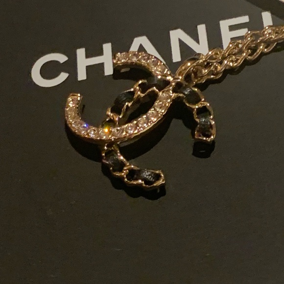 Chanel authentic rare sold out Gold and Black Pendant Necklace this season - Picture 8 of 17